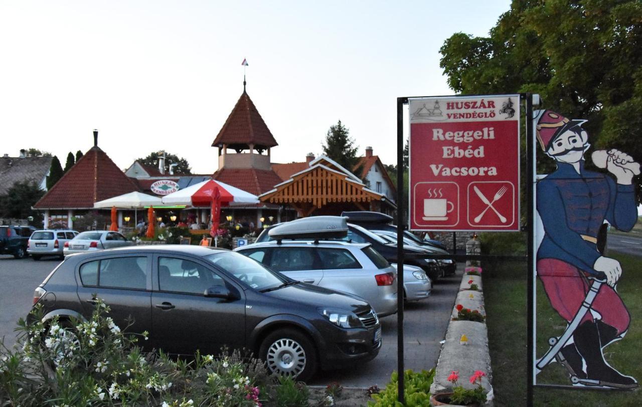 Tulipan Vendeghaz Hotel เออร์เวนเยช ภายนอก รูปภาพ