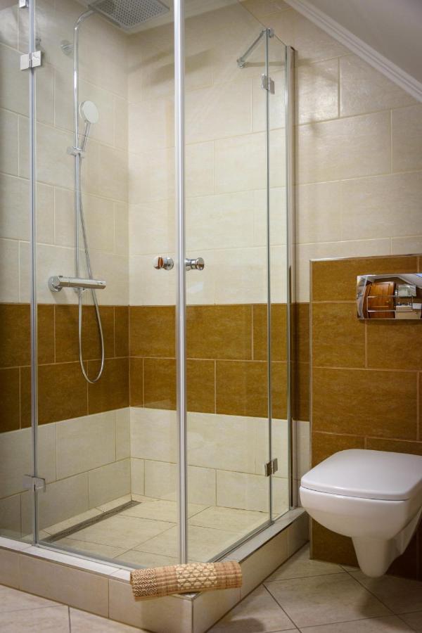 Tulipan Vendeghaz Hotel เออร์เวนเยช ภายนอก รูปภาพ