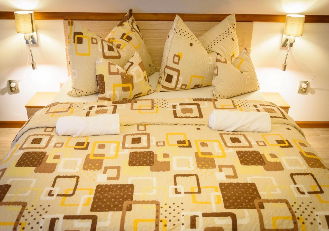 Tulipan Vendeghaz Hotel เออร์เวนเยช ภายนอก รูปภาพ
