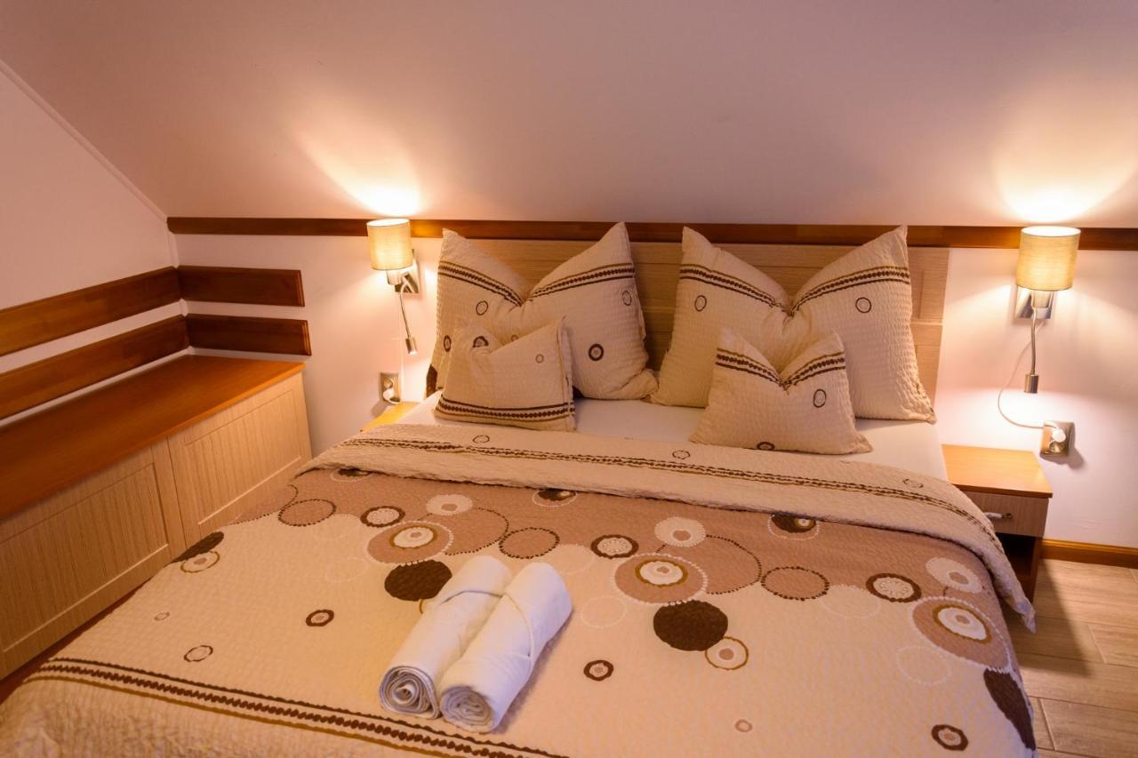 Tulipan Vendeghaz Hotel เออร์เวนเยช ภายนอก รูปภาพ