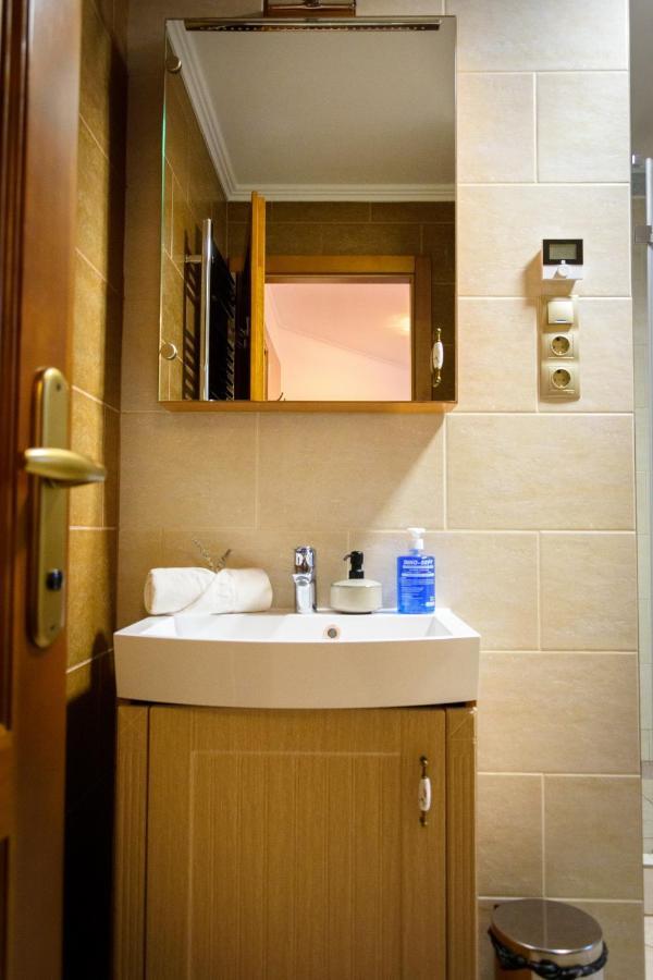 Tulipan Vendeghaz Hotel เออร์เวนเยช ภายนอก รูปภาพ
