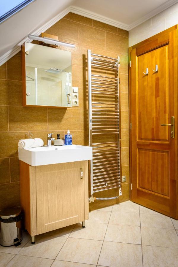 Tulipan Vendeghaz Hotel เออร์เวนเยช ภายนอก รูปภาพ